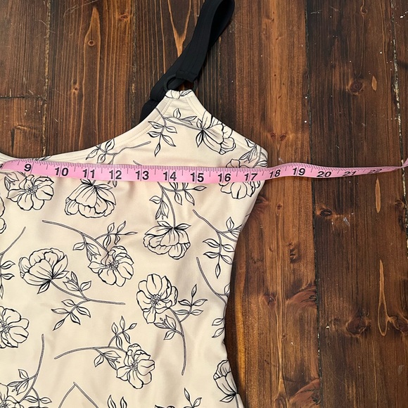 Calvin Klein floral swimsuit - Size 16 - Picture 2 of 4